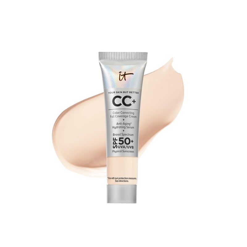 كريم CC من IT Cosmetics للسفر - لون فاتح  خفيف  أساس تغطية كاملة مع SPF 50  مصحح لون  سيروم مضاد للشيخوخة  مُركب مع النياسيناميد  حمض الهيالورونيك  لمسة طبيعية  04 أونصة سائلة