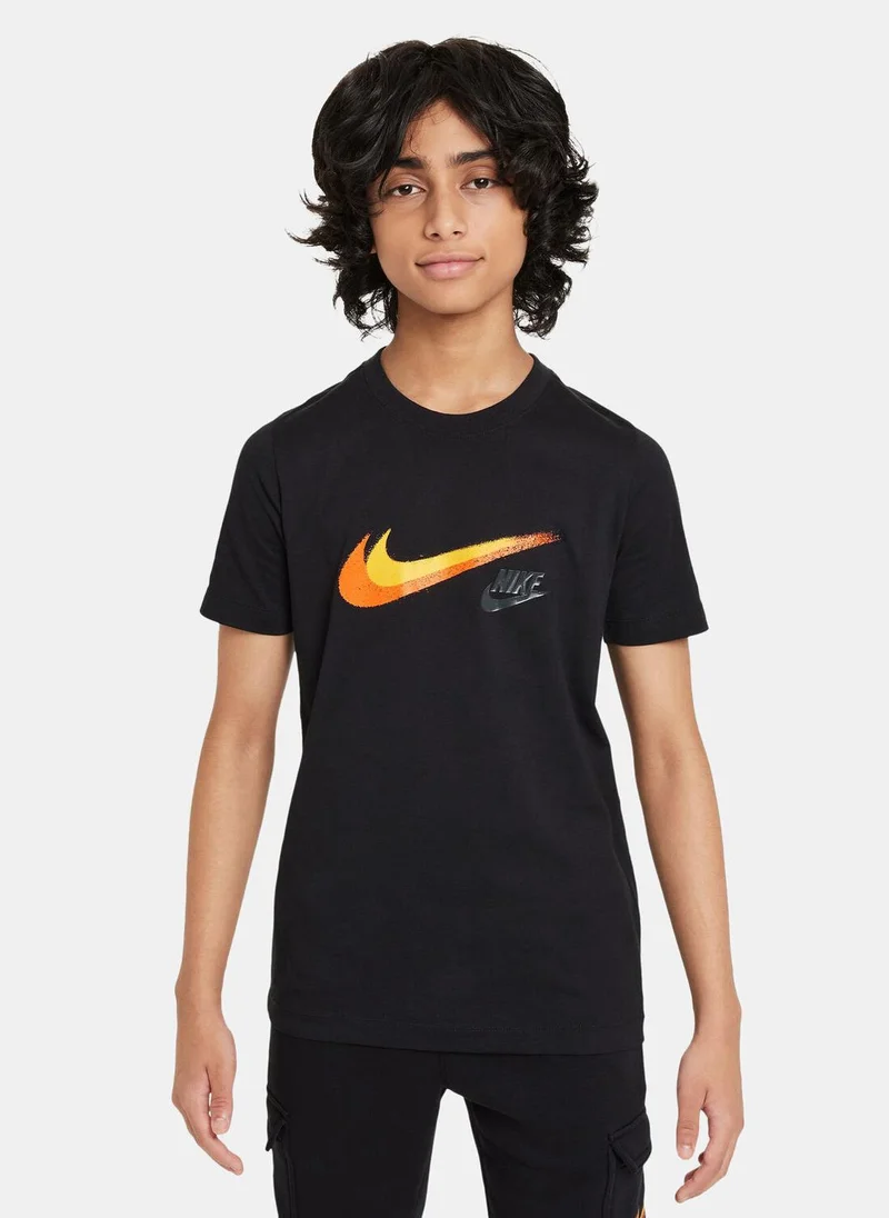 نايكي Kids' Sportswear Graphic T-Shirt (Older Kids)