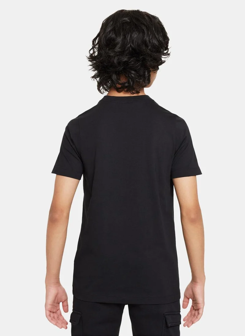 نايكي Kids' Sportswear Graphic T-Shirt (Older Kids)