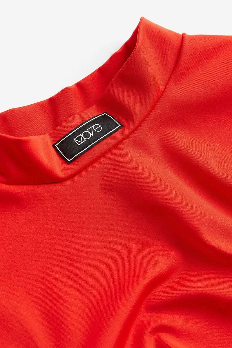 اتش اند ام بلوزة قصيرة محبوكة