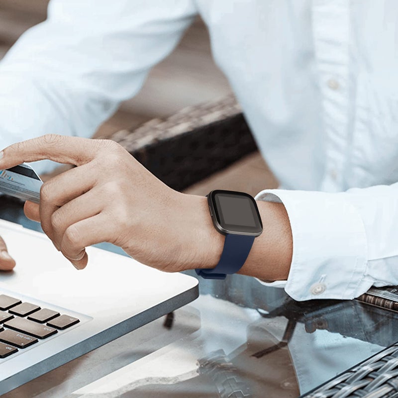 AK حزمة 3 أشرطة رياضية متوافقة مع أشرطة فيتبيت فيرس 2، أساور رياضية ناعمة كلاسيكية بديلة لساعات فيتبيت فيرس 2 الذكية للنساء والرجال (كبير، هاوية)  - Image 5