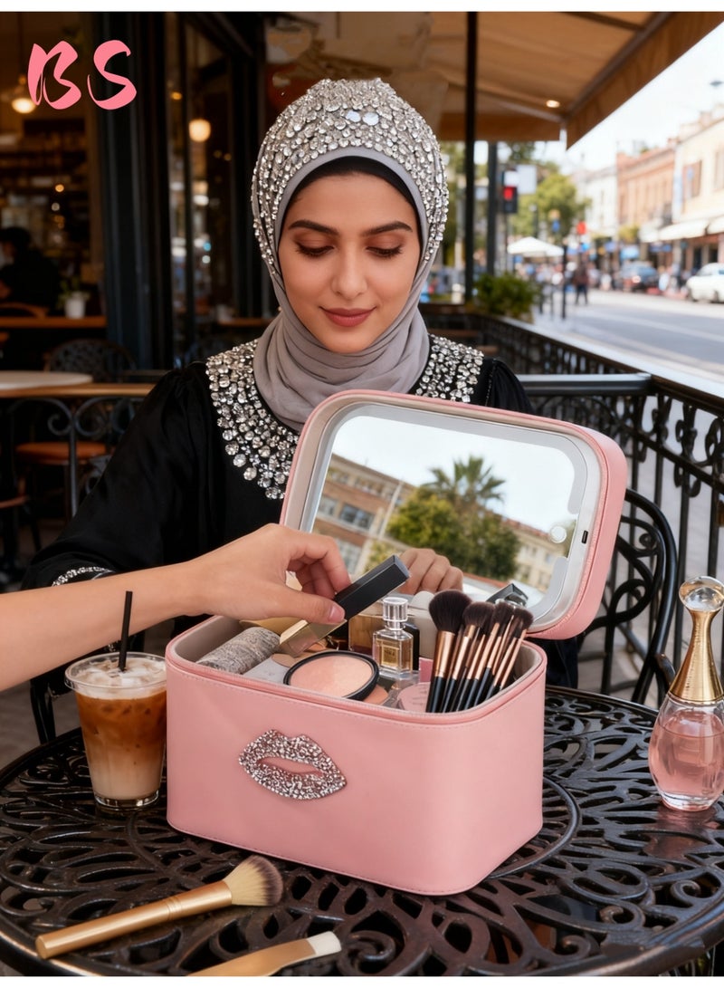بي إس حقيبة مكياج مزودة بإضاءة LED ومرآة | إضاءة بثلاثة ألوان قابلة للتعديل | مادة PU مقاومة للماء | وظيفة توفير الطاقة | صندوق تخزين مستحضرات تجميل بسعة كبيرة | صندوق تخزين لأدوات وإكسسوارات المكياج النسائية | مناسبة للسفر والاستخدام المنزلي | حقيبة تخزين محمولة - Image 4