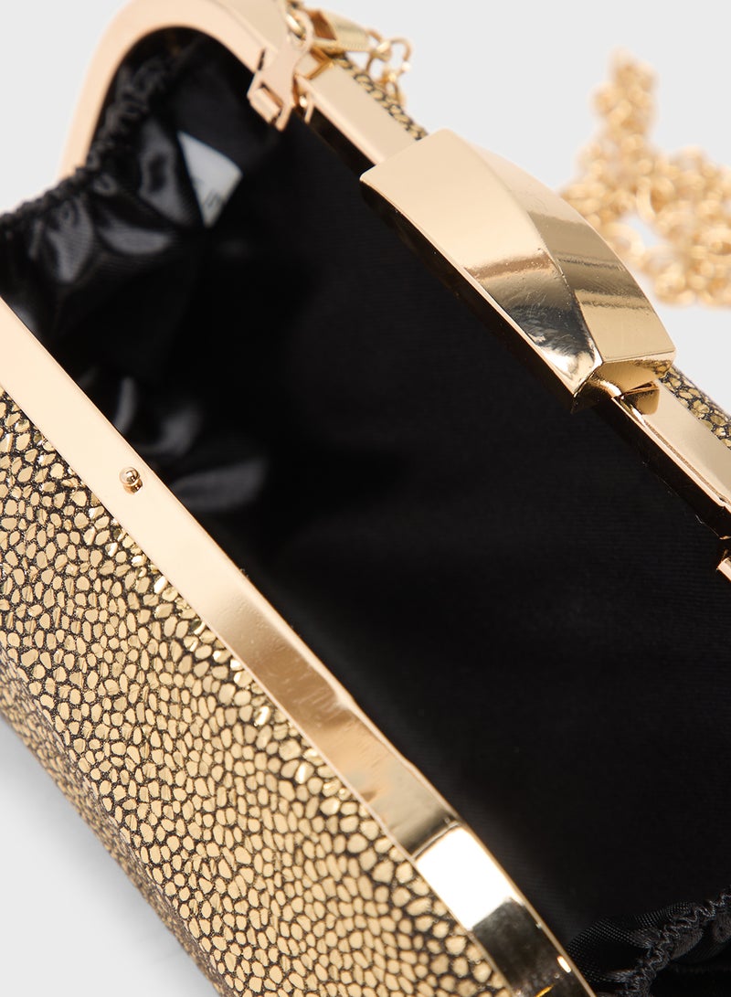 ايلا ليمتد اديشن حقيبة يد معدنية مزينة بنقوش ذهبية - Image 5