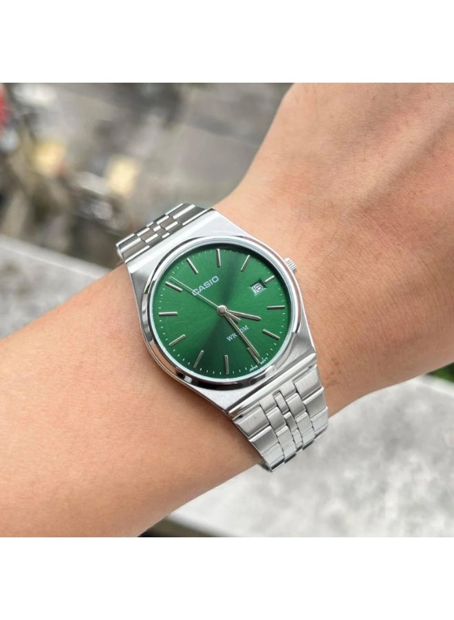 كاسيو ساعة كاسيو MTP-B145D-3AVDF تناظرية للرجال – قرص أخضر، سوار ستانلس ستيل فضي، تصميم نحيف وعصري - Image 4
