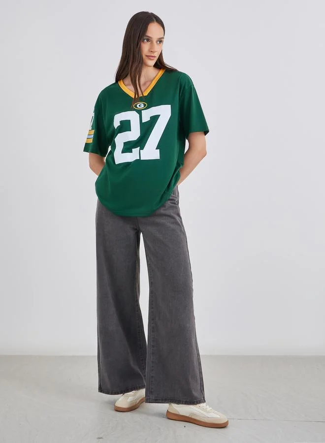 ستايلي تي شيرت نسائي فضفاض بطبعة جرافيك وياقة على شكل  بلون أخضر داكن