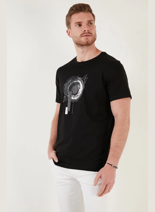 بوراتي تيشيرت رجالي قطن % بقصة ضيقة وياقة دائرية بطبعة بوراتي