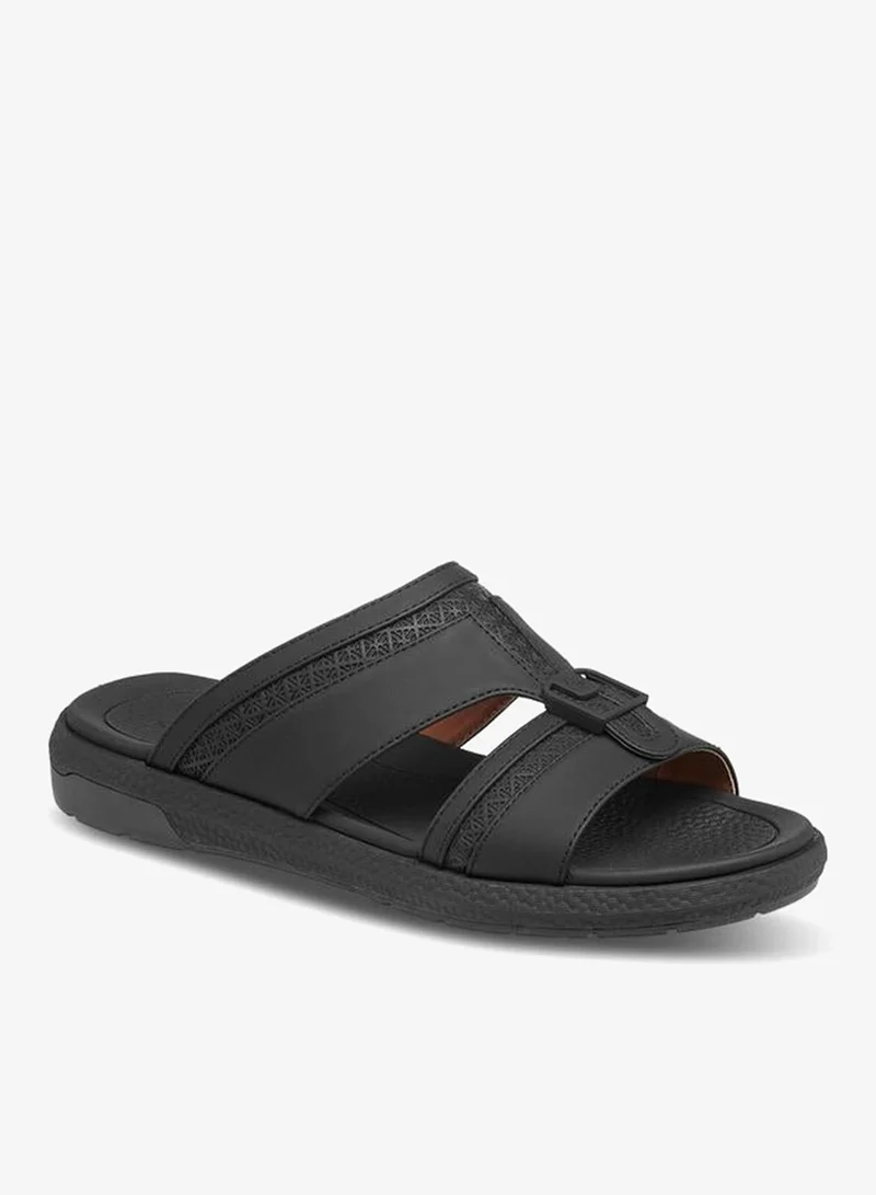 لو كونفورت صنادل رجالية بتفاصيل إبزيم - تشكيلة رمضان