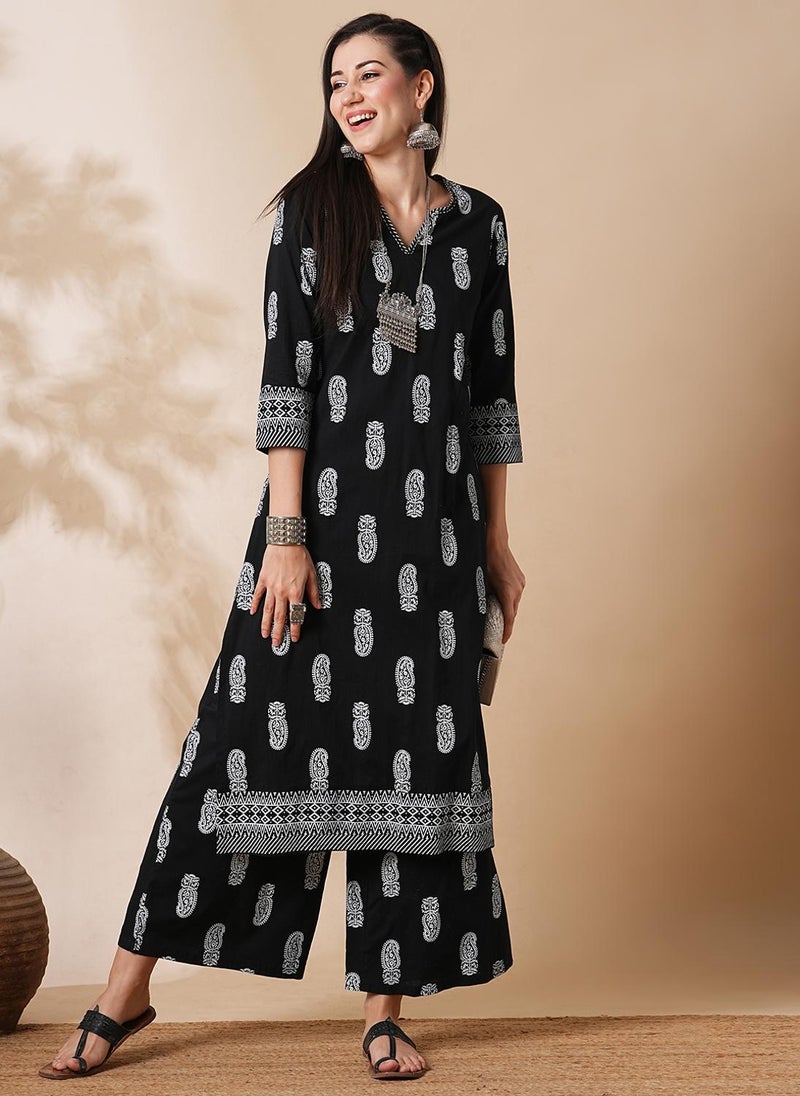 Globus Women's Black Paisley Print Kurta Set with Beads Detail V Neck and Palazzos - Image 1