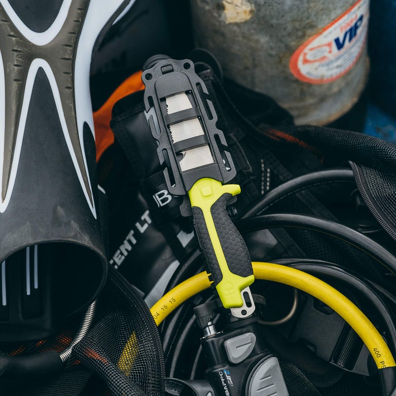 GEAR AID Tanu Dive and Rescue Knife with Quick Release Sheath, 304 Stainless-Steel 3â€ Blunt Tip Blade, High-Vis Green - Image 3