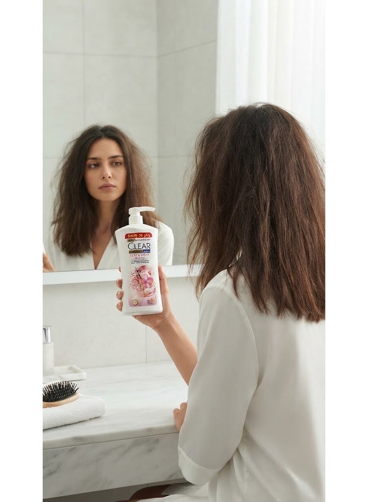 CLEAR Women's Anti Dandruff Shampoo Soft & Shiny 900ML (Packaging may vary) - Image 3