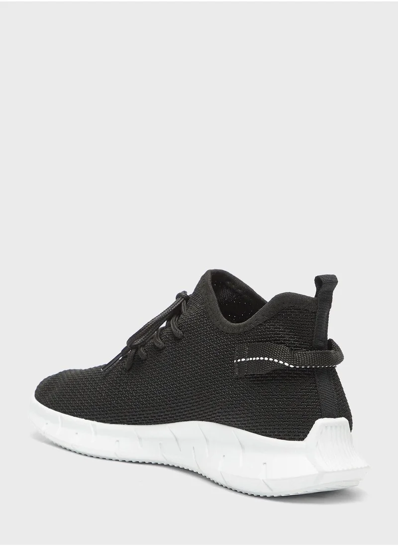 شو اكسبرس Lace Up Low Top Sneakers