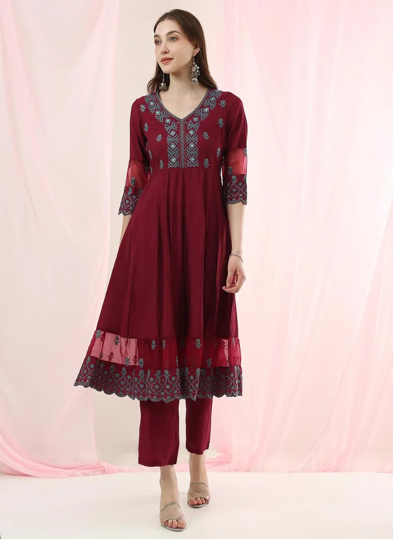 جلو باص Globus Women Magenta V-Neck Sequinned Embroidered Yoke Scalloped Hem A-Line Kurta with Pants Festive Set