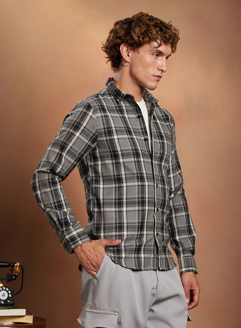 Campus Sutra Campus Sutra Men's Moon Grey & Onyx Black Shadow-Check Regular Shirt For Casual Wear | Spread Collar | Long Cuffed Sleeves | Button Closure | Shirt Crafted With Comfort Fit For Everyday Wear