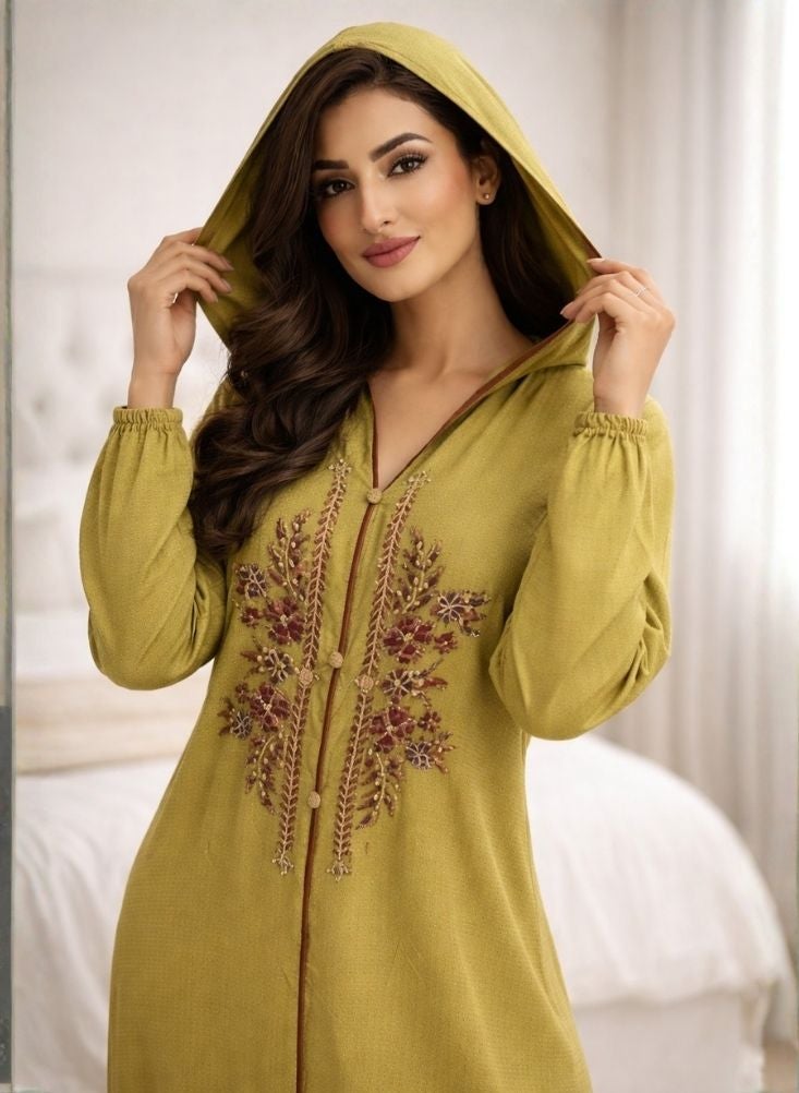 بريميم جلابية طويلة مطرزة باللون الأصفر الخردلي للنساء - فستان سهرة محتشم طويل مزين بتطريز زهري على الصدر، وفتحة رقبة على شكل حرف V بأزرار وأكمام طويلة - Image 2