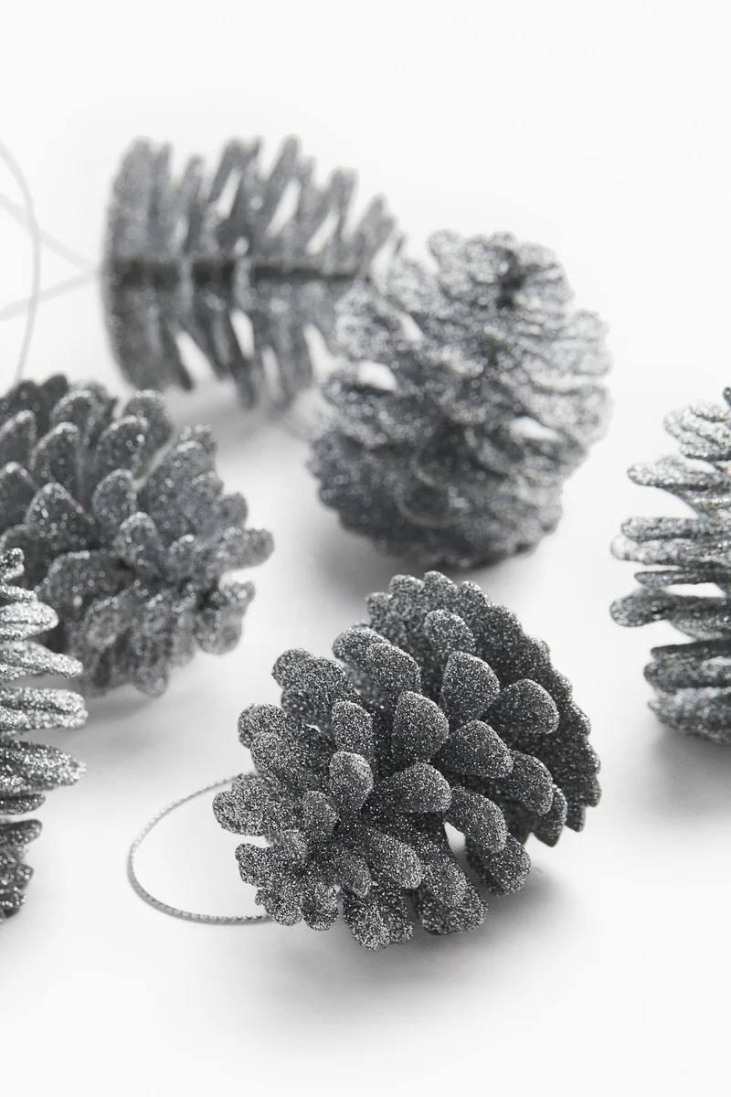 H&M 6-pack pine cone Christmas decorations