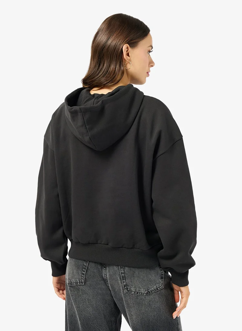 فانز سترة بشعار بيضاوي بتصميم كلاسيكي