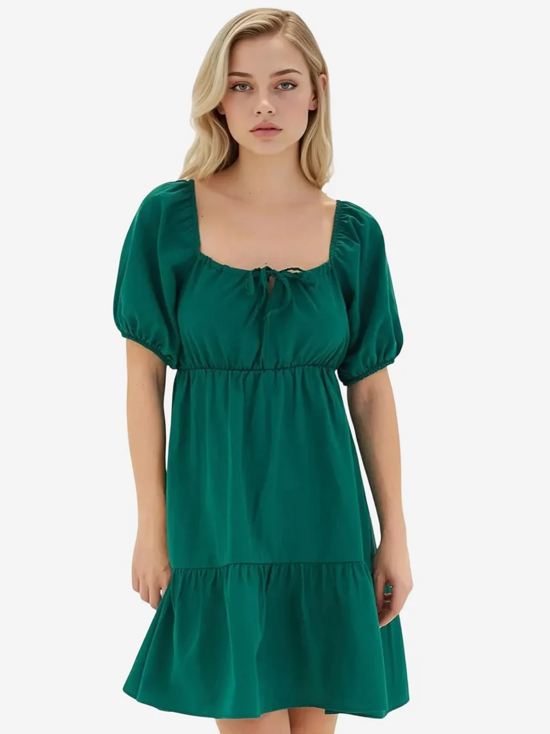 بيغ دارت فستان قصير بياقة مربعة وربطة عنق