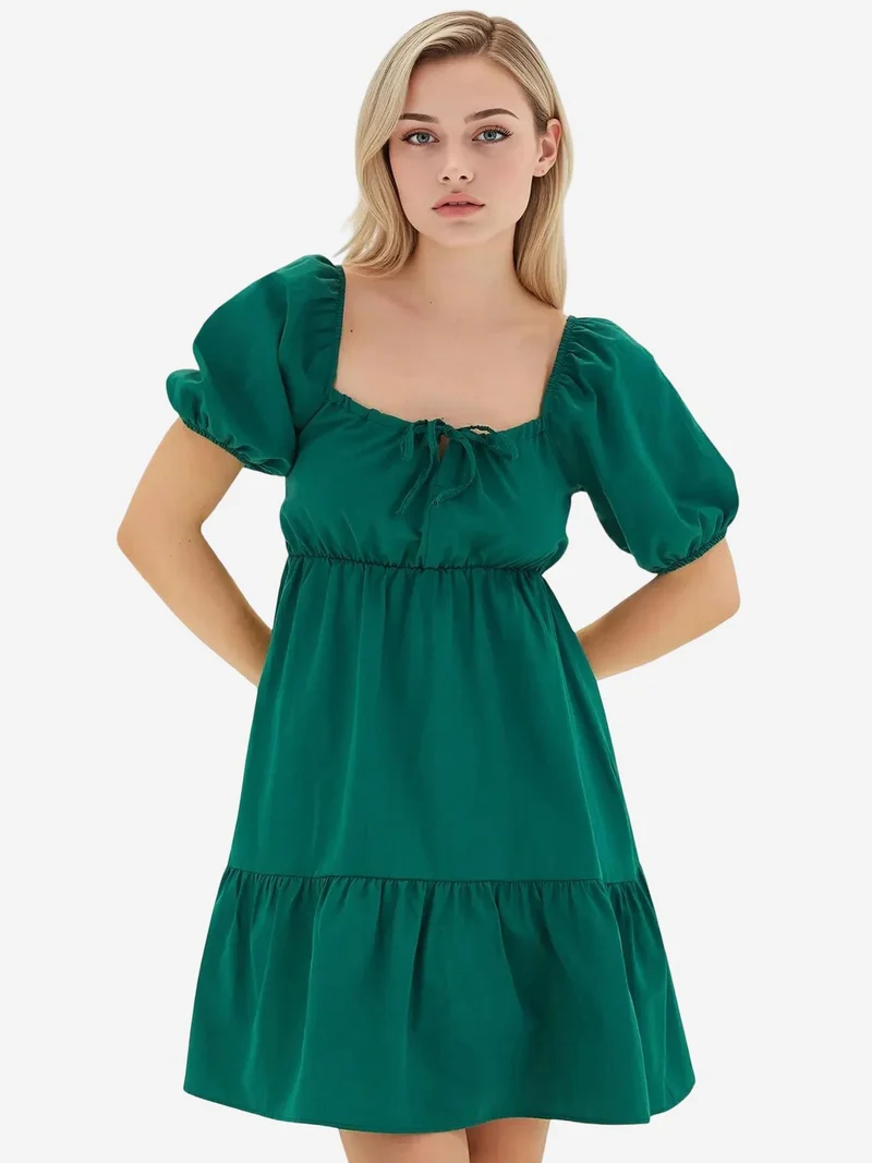 بيغ دارت فستان قصير بياقة مربعة وربطة عنق