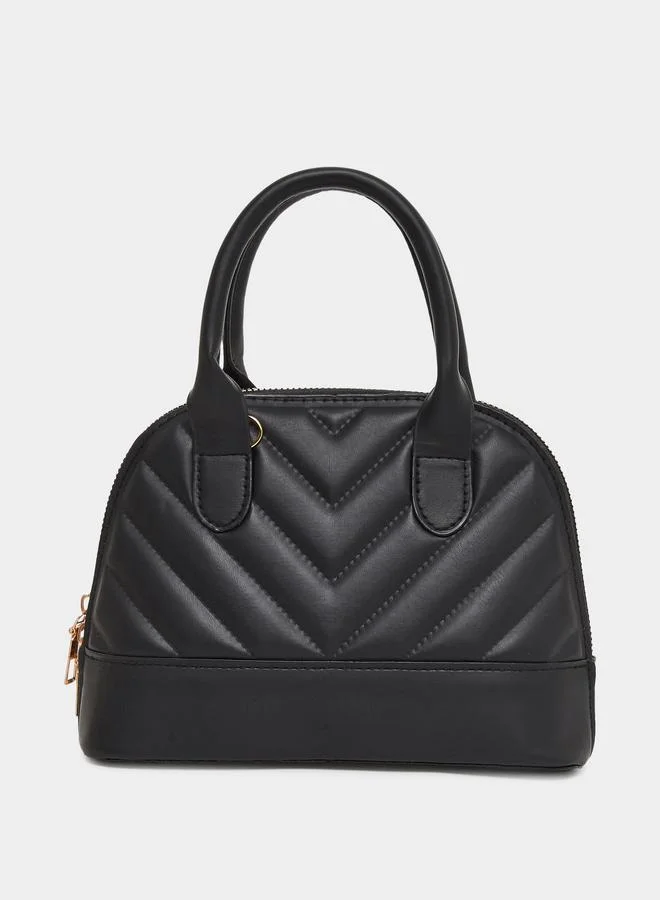 ستايلي شنطة يد مبطنة بتفاصيل بارزة الملمس