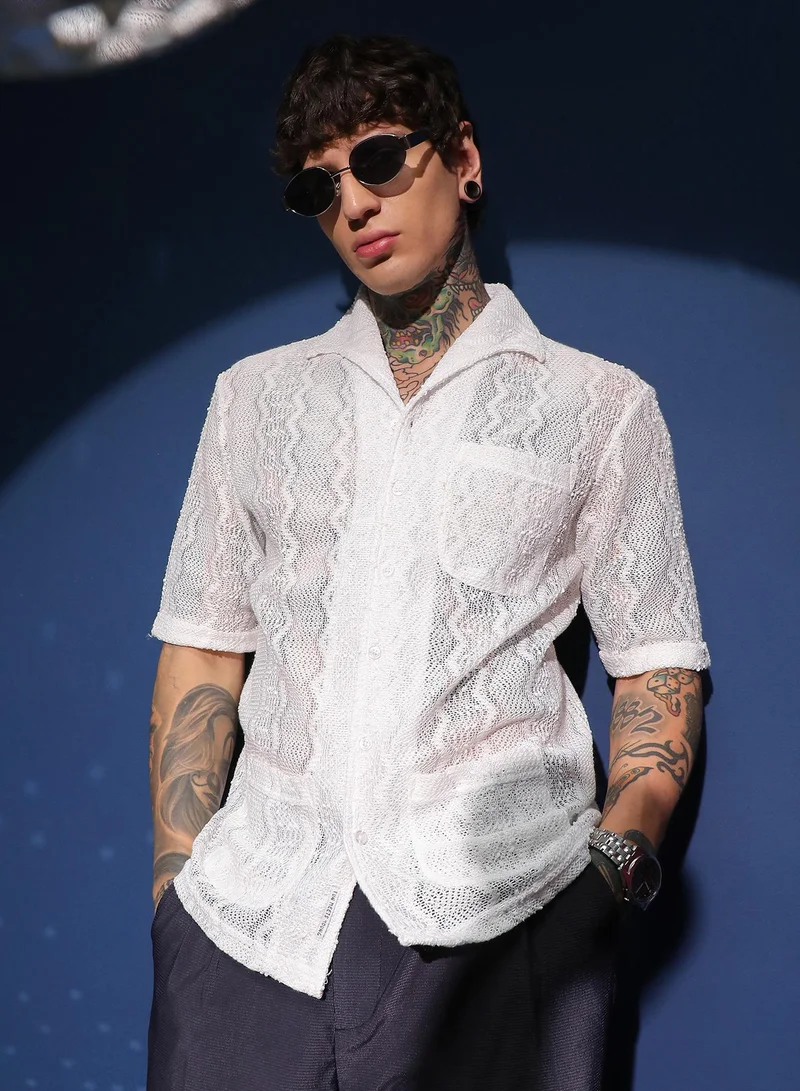 كامبوس سوترا قميص رجالي أبيض بنقشة زهور مفتوح محبوك للملابس الكاجوال بياقة عريضة وأكمام قصيرة عادية وإغلاق بأزرار بقصة واسعة مريحة للاستخدام اليومي