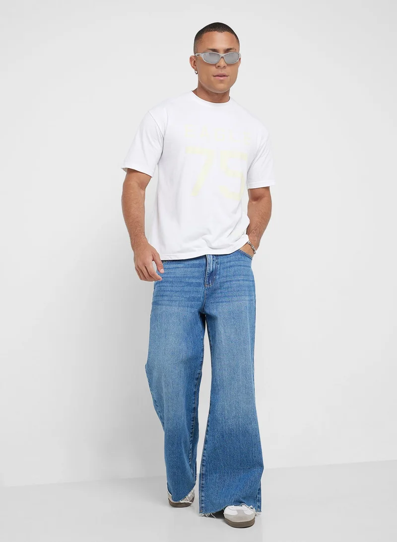 سفنتي فايف تيشيرت بطباعة جرافيك كبير الحجم