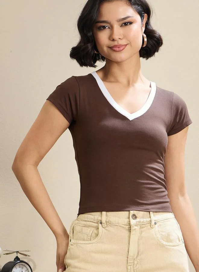 SASSAFRAS Women Brown Contrast Deep V Neck Fitted Crop T-Shirt