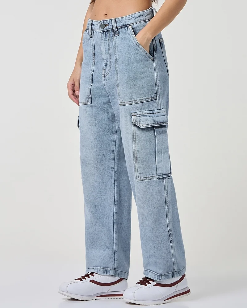 bewakoof Women's Light Blue Washed Straight Fit Cargo Jeans