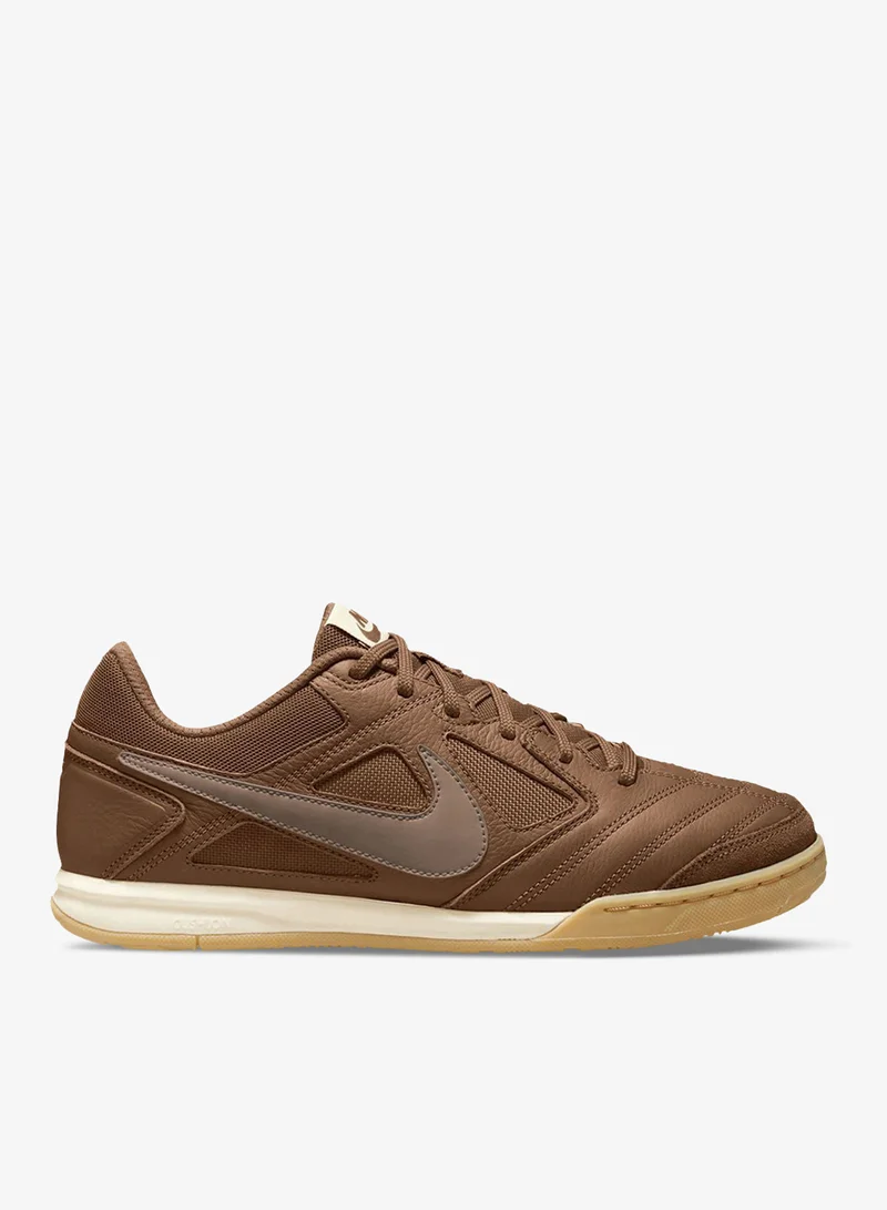 Nike Gato
