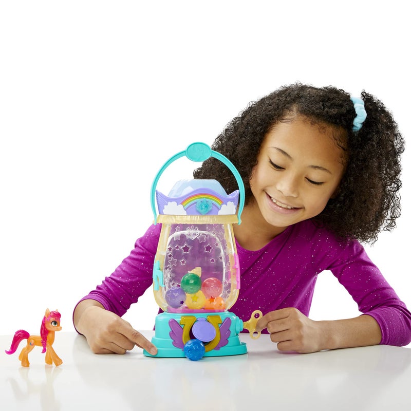 My Little Pony: A New Generation Movie Sparkle Reveal Lantern Sunny Starscout - Light Up Toy with 25 Pieces, Surprise Reveals for Kids - Image 5