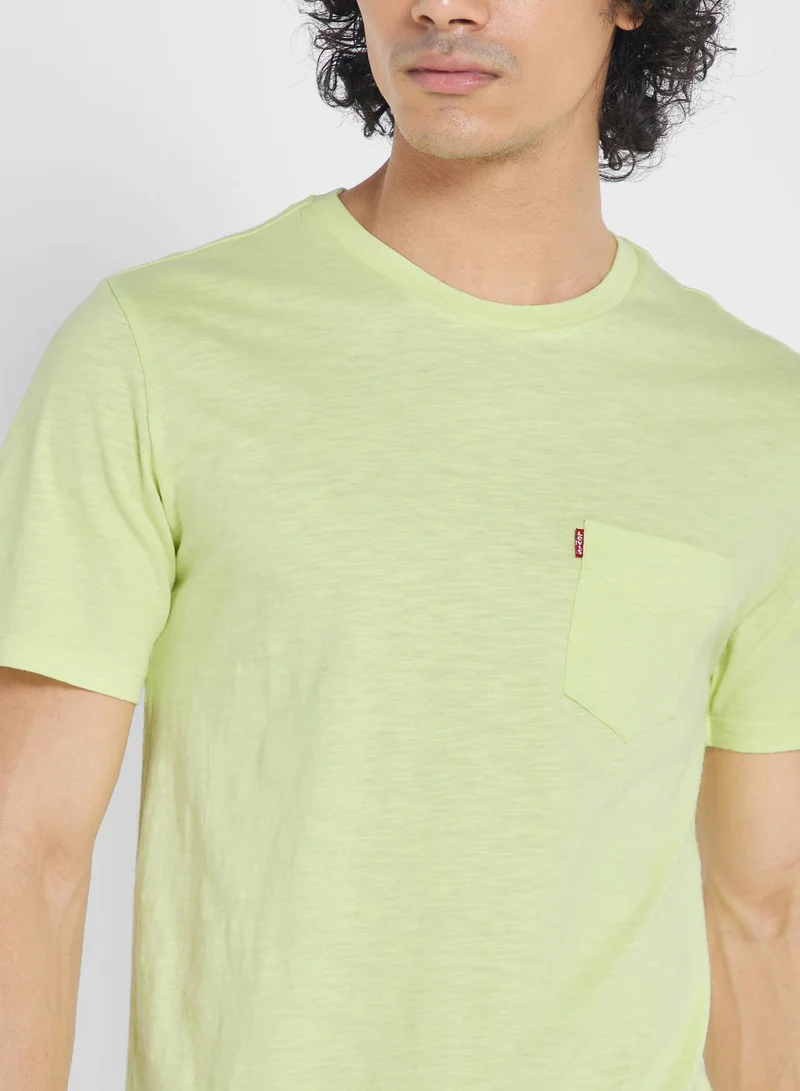 Levi's Pocket Detailed Crew Neck T-Shirt