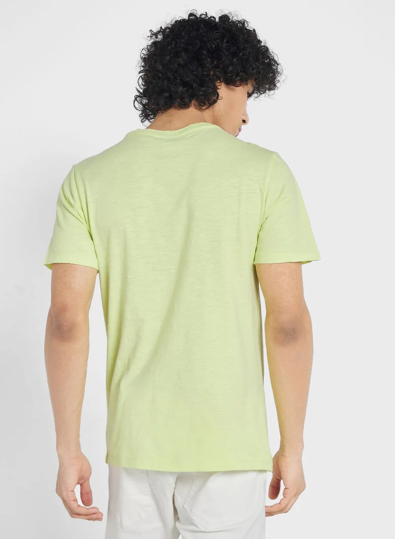 Levi's Pocket Detailed Crew Neck T-Shirt