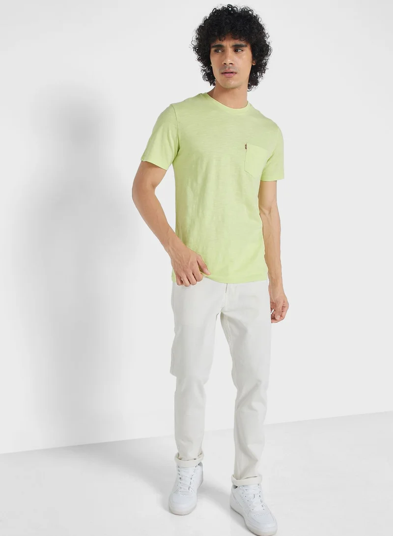 Levi's Pocket Detailed Crew Neck T-Shirt