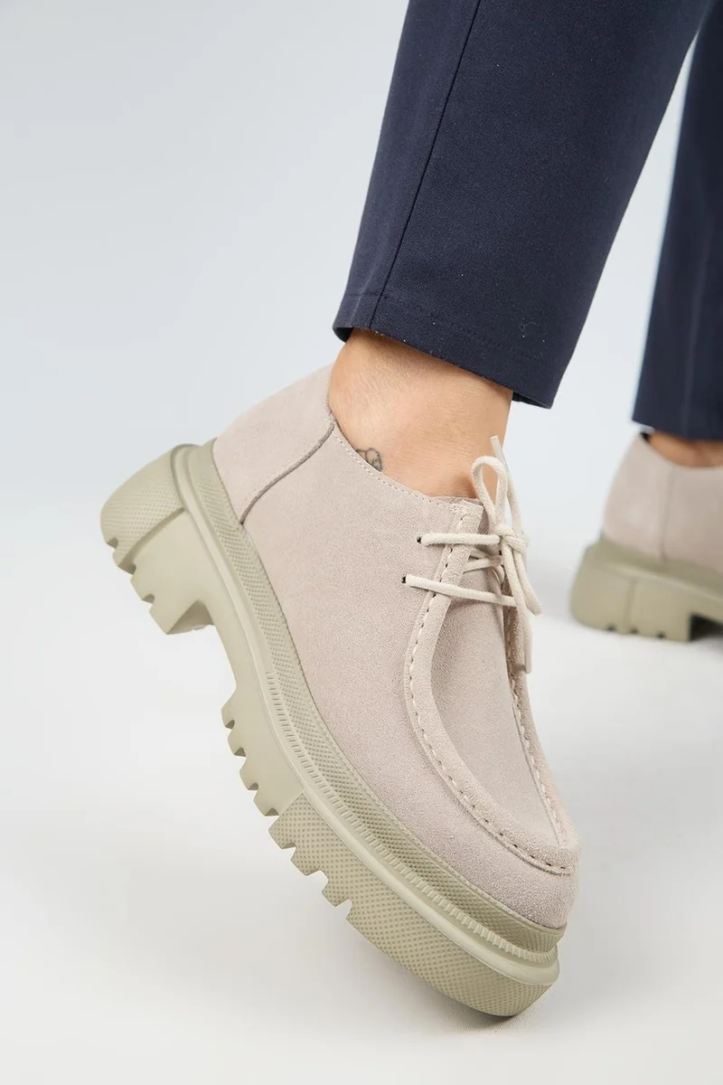 مانجيرو حذاء مانييرو كارول النسائي من الجلد الطبيعي، برباط، لون بيج، من جلد الغزال