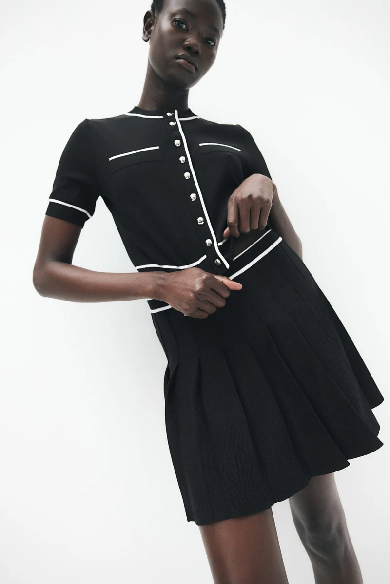 اتش اند ام تنورة بثنيات