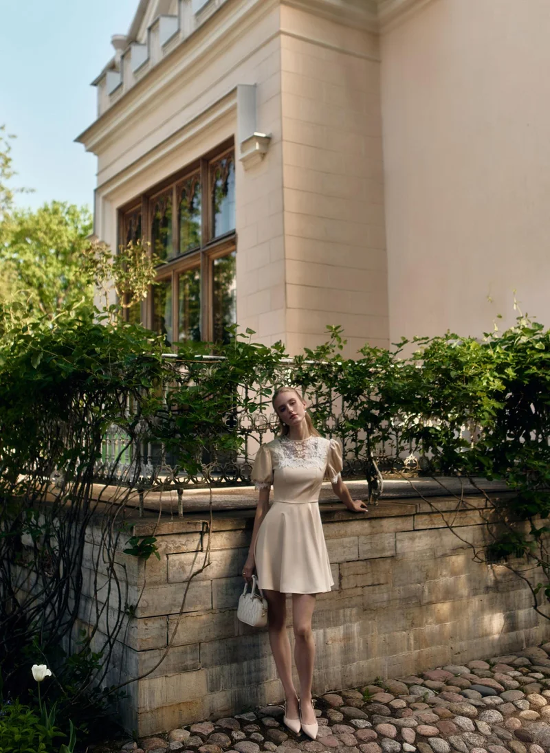 Lichi Mini dress with lace collar and cuffs