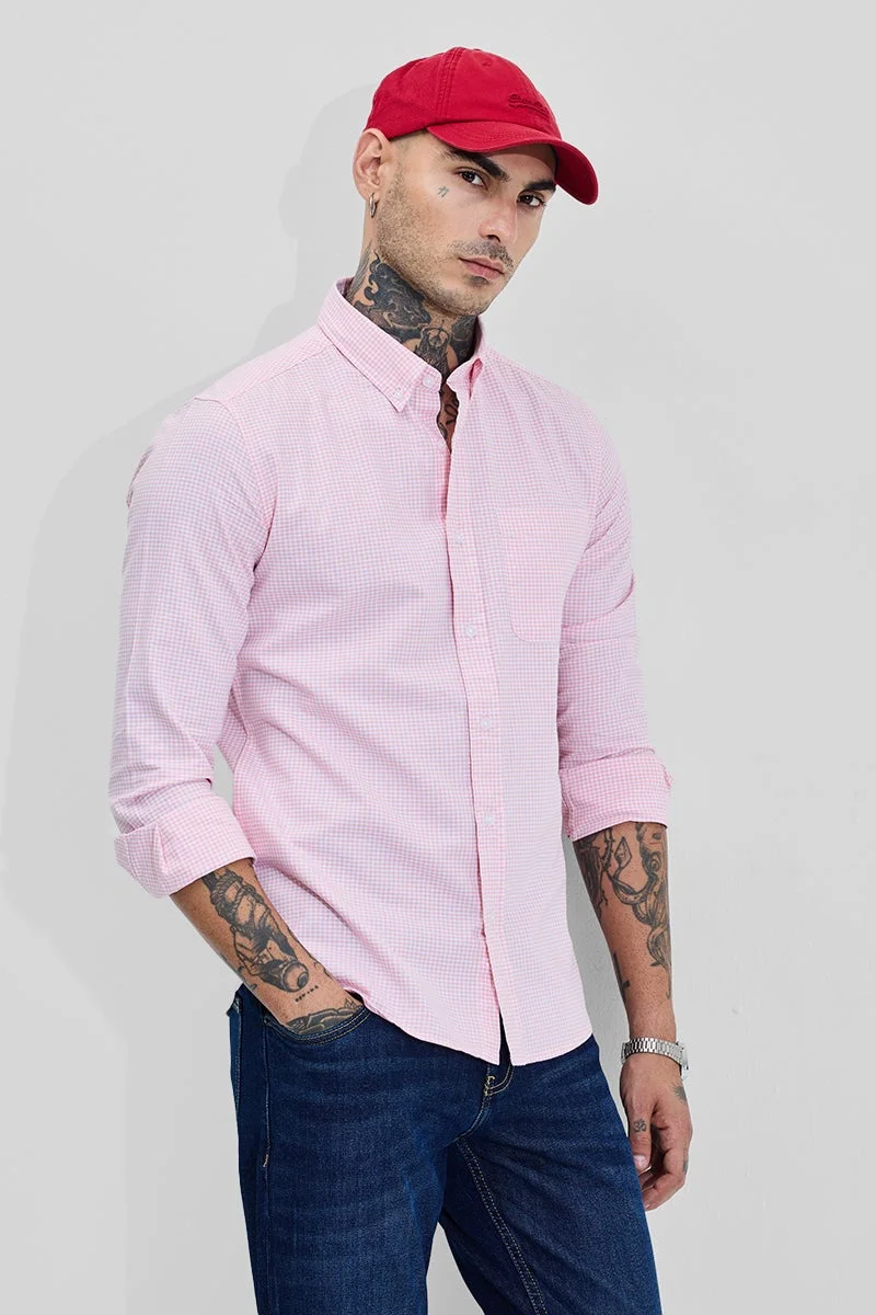 سنيتش قميص بقصة ضيقة بنقوش مربعات وردي فاتح