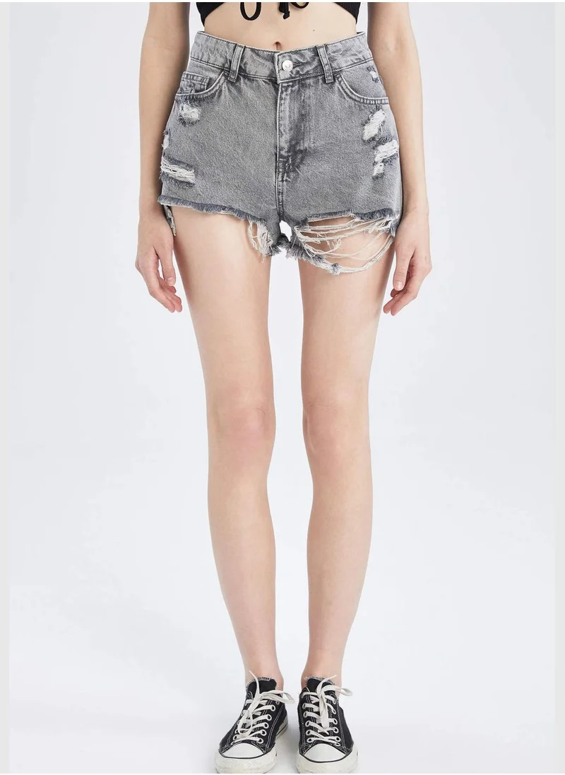 ديفاكتو Distressed High Waisted Mini Jean Short