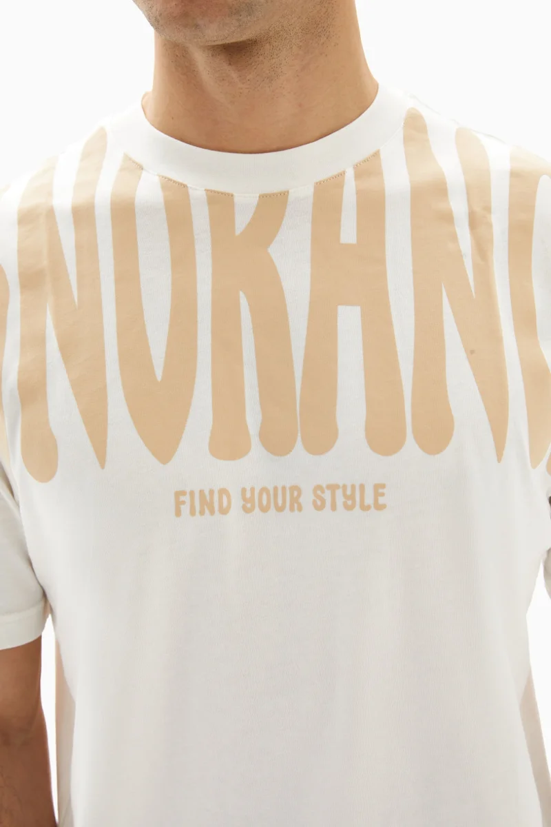 وي كرييت تيشيرت أبيض مطبوع "FIND YOUR STYLE" من WECRE8