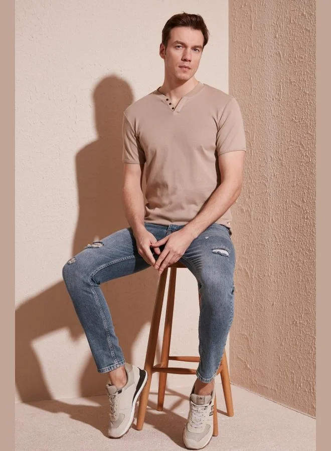 بوراتي تيشيرت رجالي قطن بياقة على شكل حرف  بقصة ضيقة من بوراتي