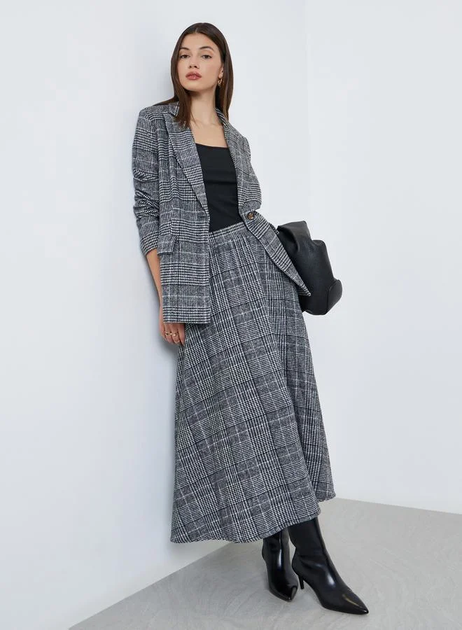 ستايلي بليزر طويل مطبع بنمط هاوندستوث مع قصة عادية