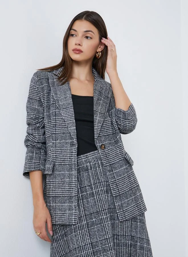 ستايلي بليزر طويل مطبع بنمط هاوندستوث مع قصة عادية