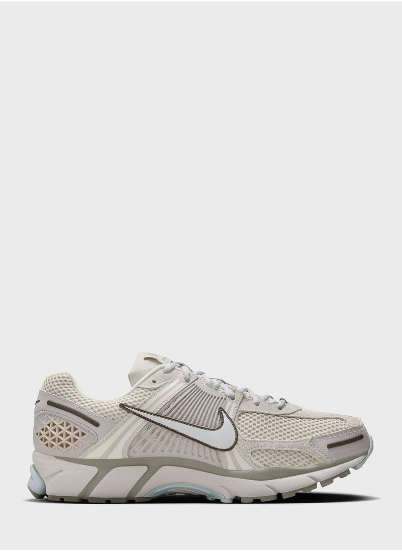 Nike - Zoom Vomero 5 - Image 1