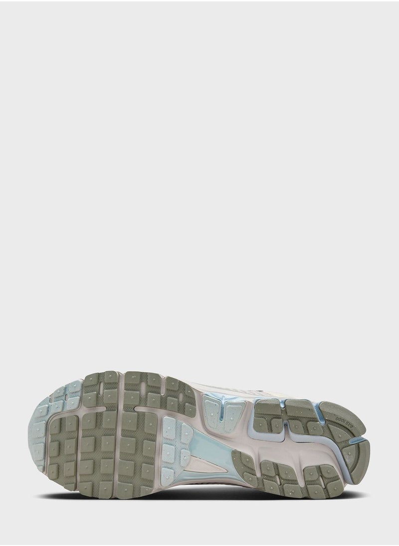Nike - Zoom Vomero 5 - Image 1