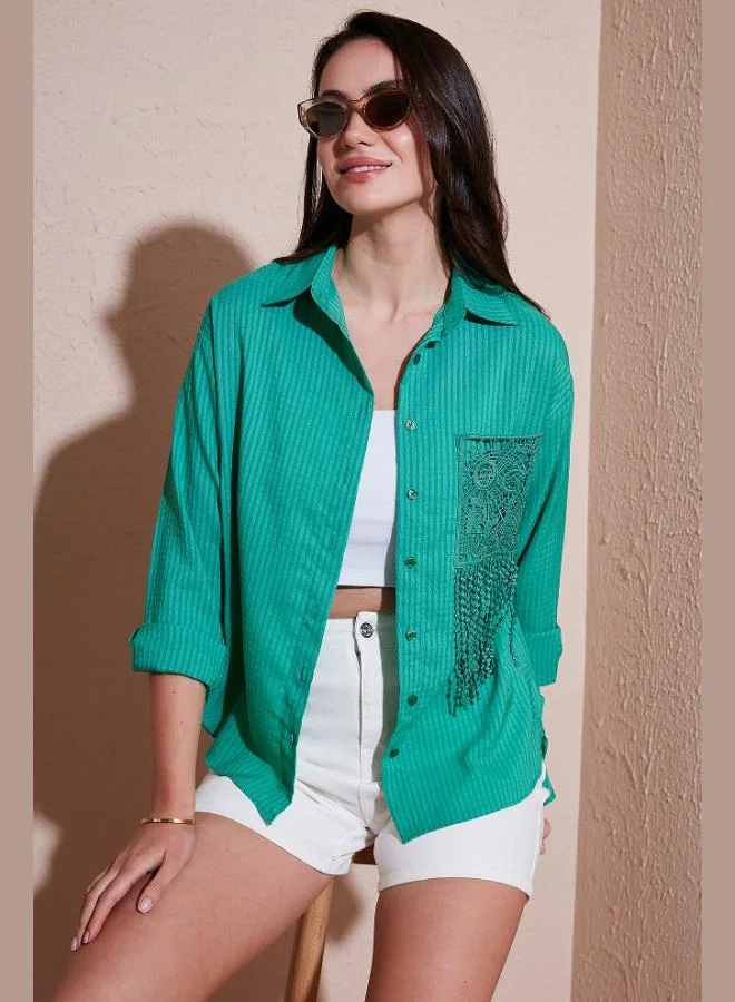 ليلا قميص نسائي بأكمام طويلة وتفاصيل جيوب برباط من ليلا مقاس عادي