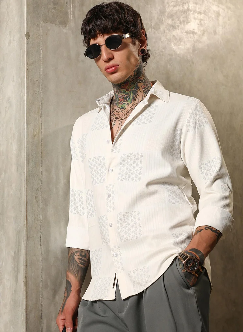 كامبوس سوترا Campus Sutra Men's Daisy White Indie-Block Imprint Shirt For Casual Wear | Spread Collar | Long Cuffed Sleeves | Button Closure | Shirt Crafted With Comfort Fit For Everyday Wear