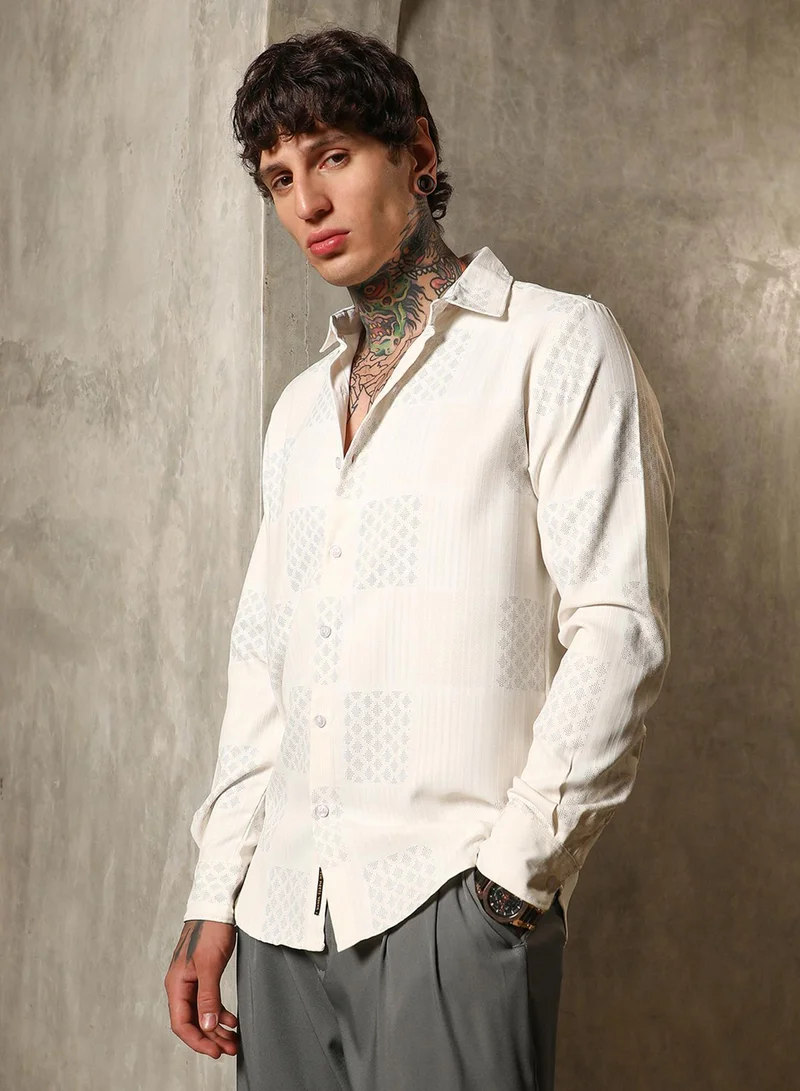 كامبوس سوترا Campus Sutra Men's Daisy White Indie-Block Imprint Shirt For Casual Wear | Spread Collar | Long Cuffed Sleeves | Button Closure | Shirt Crafted With Comfort Fit For Everyday Wear