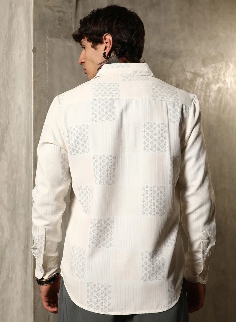 كامبوس سوترا Campus Sutra Men's Daisy White Indie-Block Imprint Shirt For Casual Wear | Spread Collar | Long Cuffed Sleeves | Button Closure | Shirt Crafted With Comfort Fit For Everyday Wear