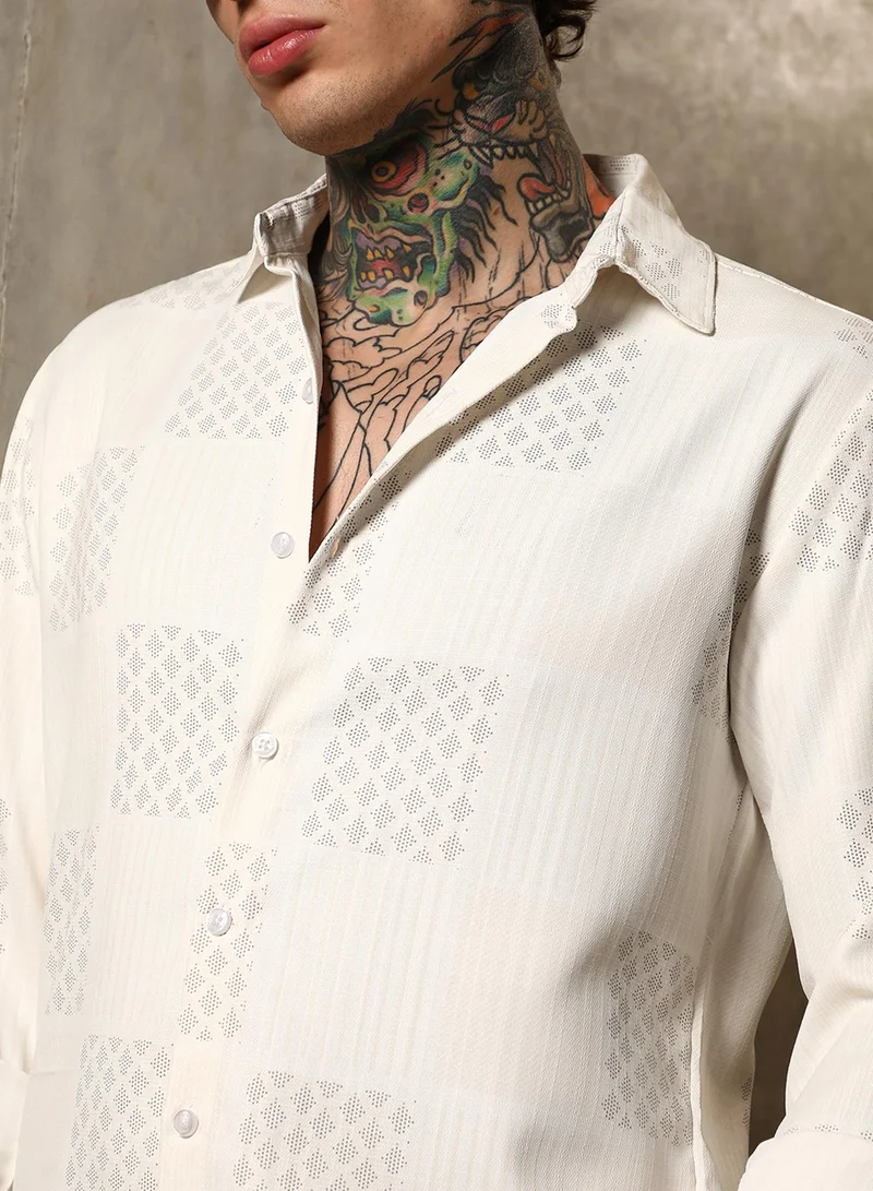 كامبوس سوترا Campus Sutra Men's Daisy White Indie-Block Imprint Shirt For Casual Wear | Spread Collar | Long Cuffed Sleeves | Button Closure | Shirt Crafted With Comfort Fit For Everyday Wear