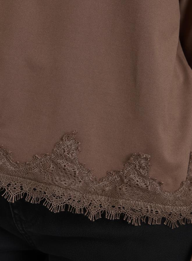 ستايلي تيشيرت بقصة واسعة بحافة دانتيل - Image 4