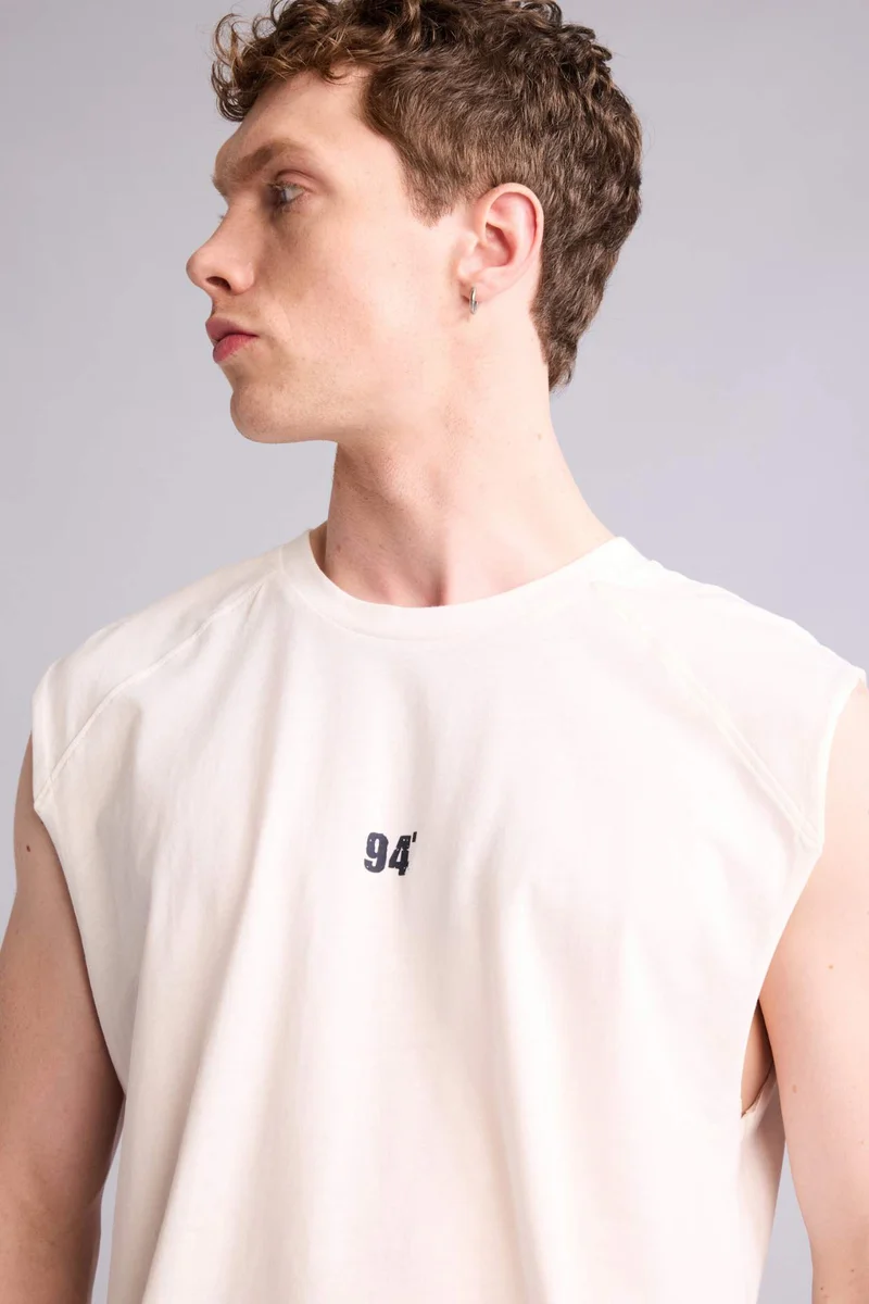 ديفاكتو Boxy Fit Slogan Pattern Crew Neck Short Sleeve Tank Top